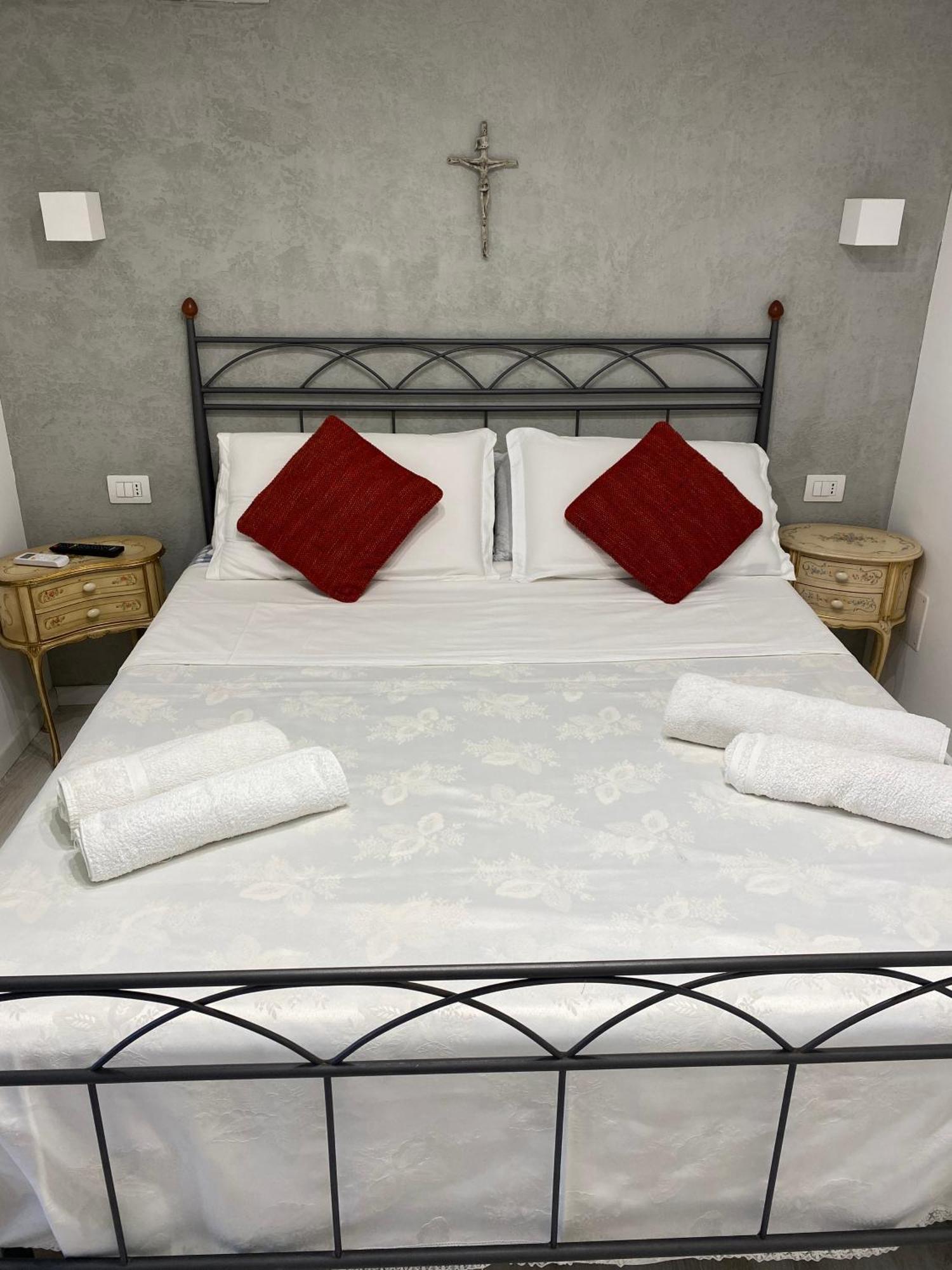 Bed and Breakfast Royal House Катания Экстерьер фото